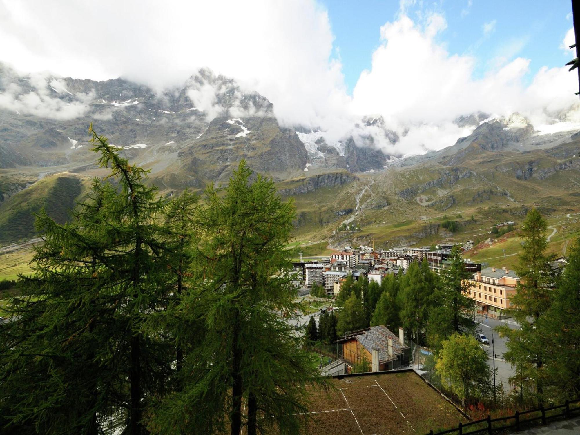 Contemporary Apartment in Breuil-Cervinia near Ski Area Exterior foto